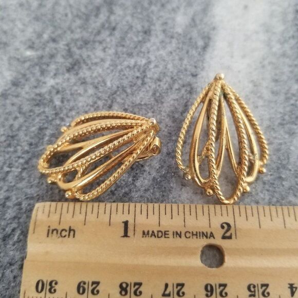 Vintage Retro Gold Tone Clip On Earrings, Butterfly Wing Shape, Filigree, Estate - Picture 4 of 5